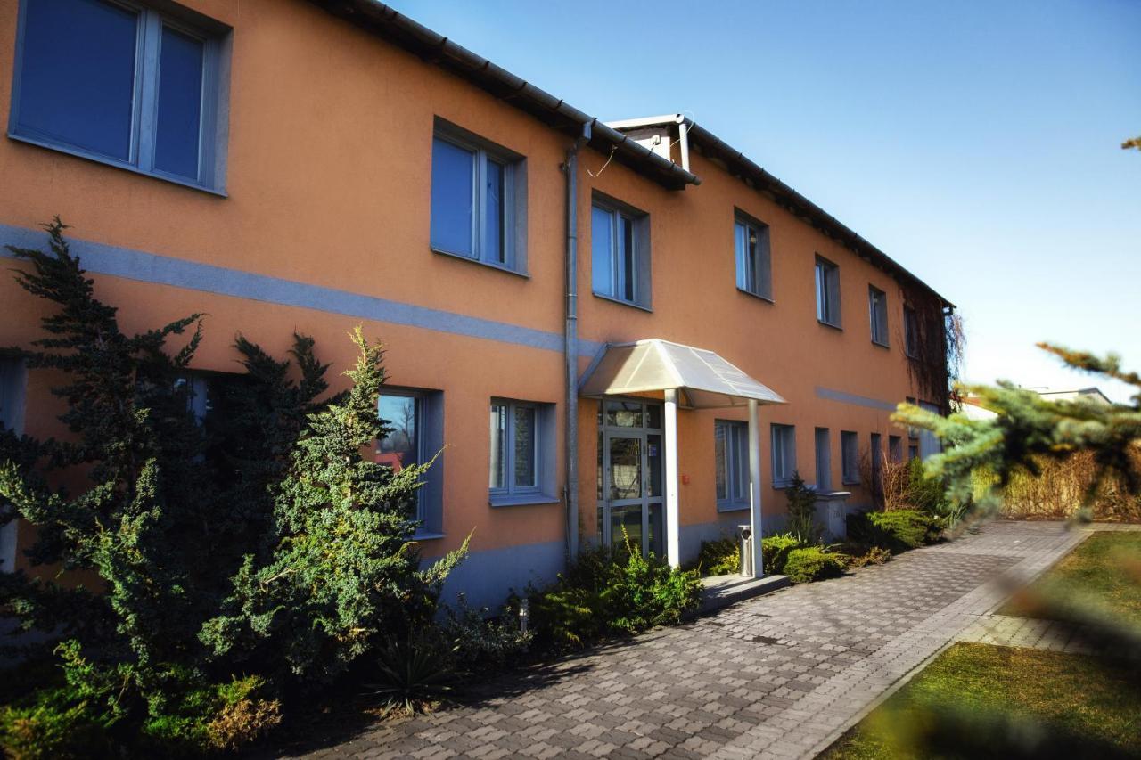 Hotel Atmosfera Zyrardow Exterior foto